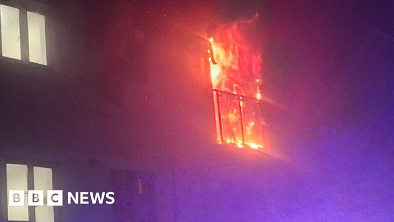 Read more about the article Frome flats evacuated after blaze rips through building