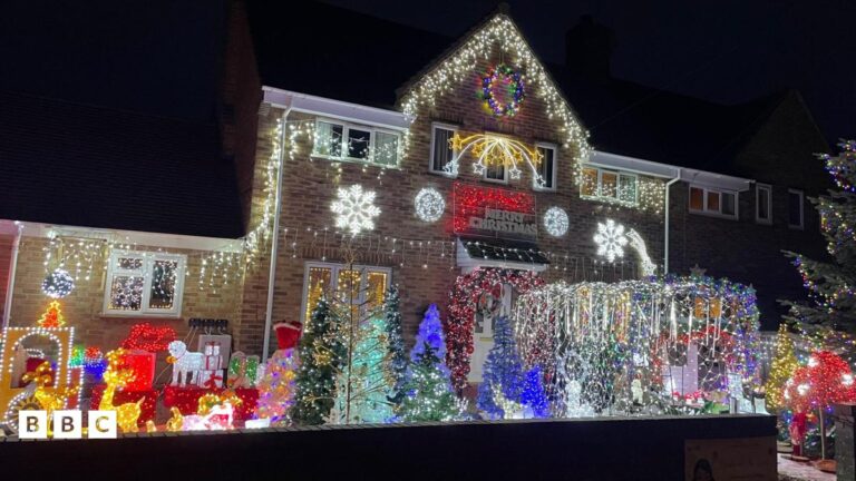 Read more about the article In Pictures: Christmas lights and festive scenes sparkle in the south
