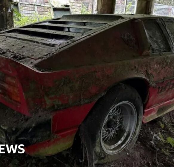 South weekly quiz: How long was this Lotus Esprit left in a barn?