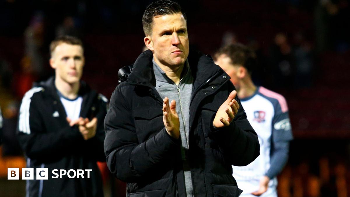You are currently viewing Gary Caldwell: Exeter City boss proud of performance in Bradford City loss