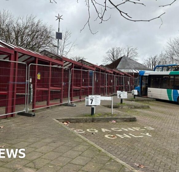 Vandalised Tiverton bus shelter repairs to cost thousands