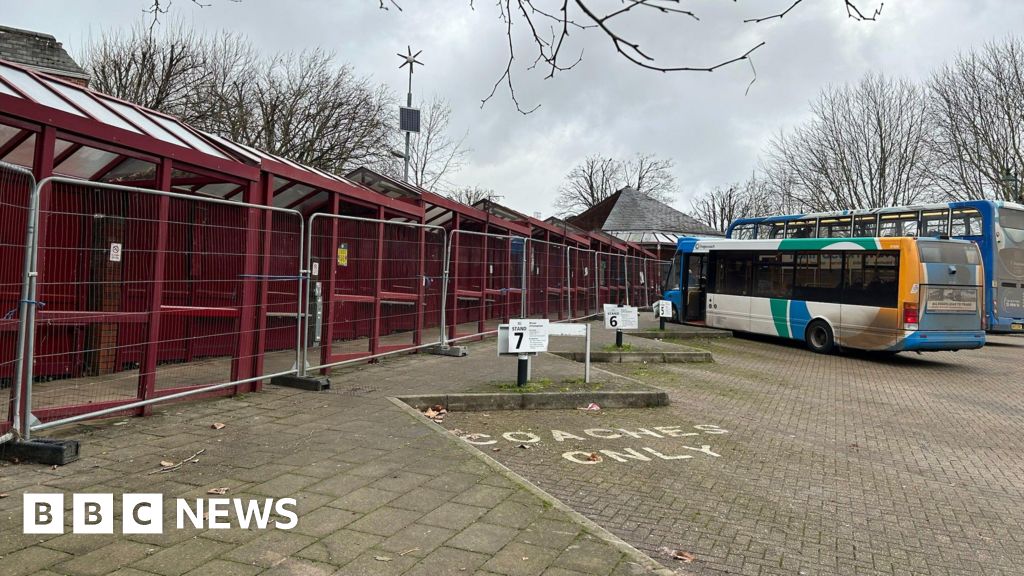 You are currently viewing Vandalised Tiverton bus shelter repairs to cost thousands