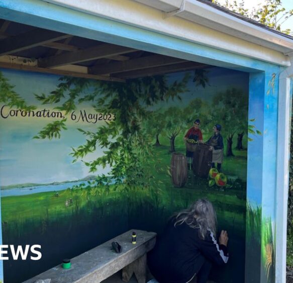 Landulph bus shelter gets artistic makeover