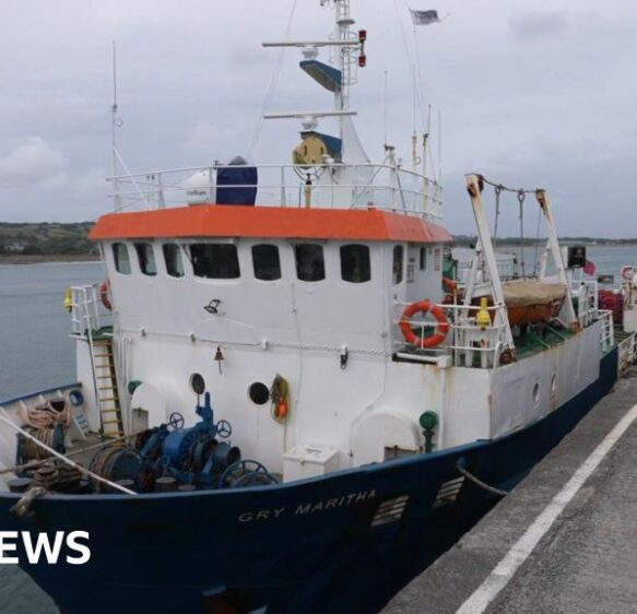 Tonnes of food flown to Isles of Scilly after ship damaged
