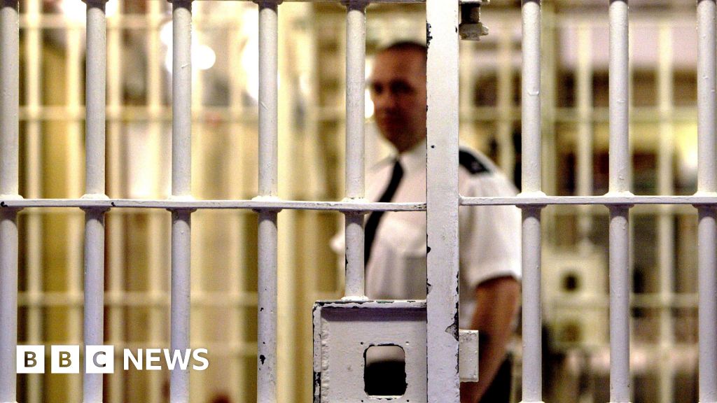You are currently viewing Prison staff ‘begging for help’ as mental health sick days rise