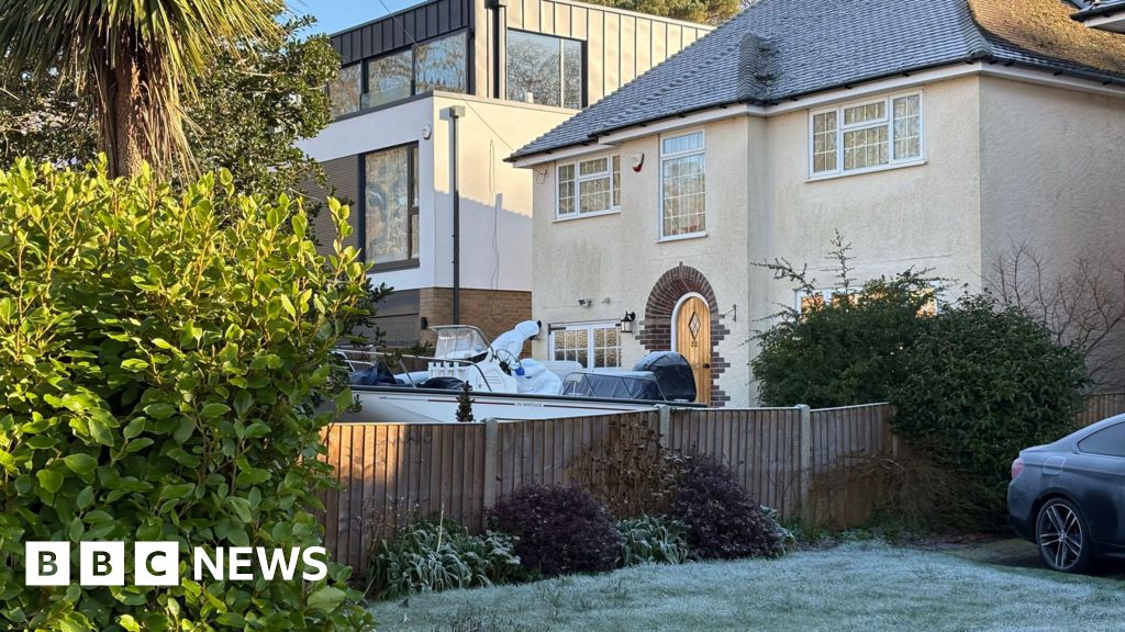 You are currently viewing Poole man kills wife and himself after disease symptoms worsen