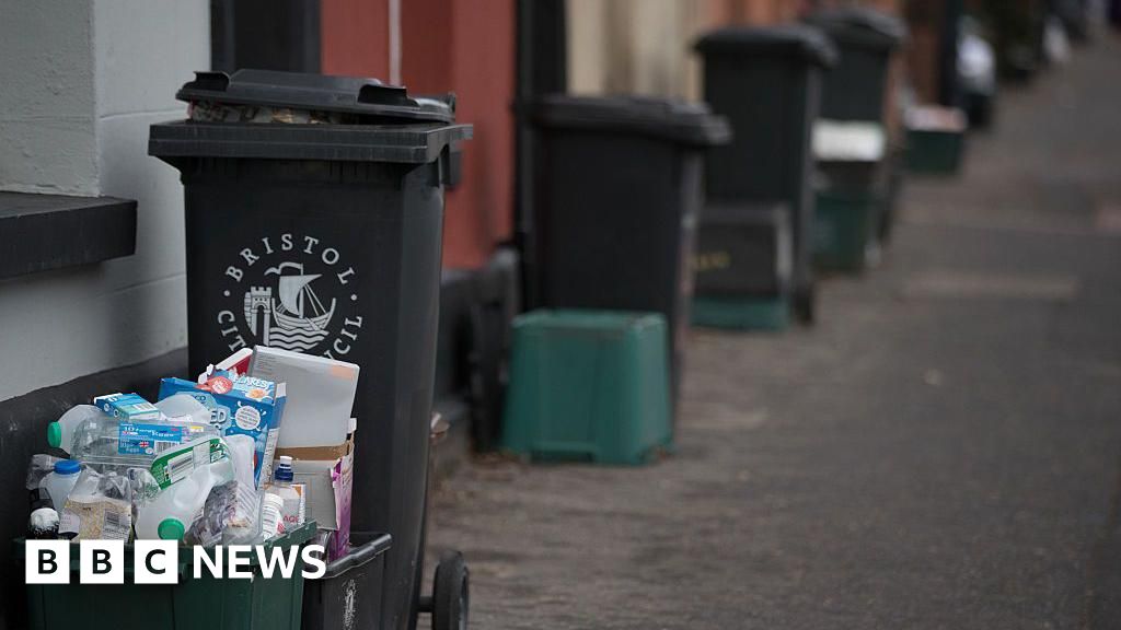 You are currently viewing Bristol councillors to vote on three-weekly black bin collections