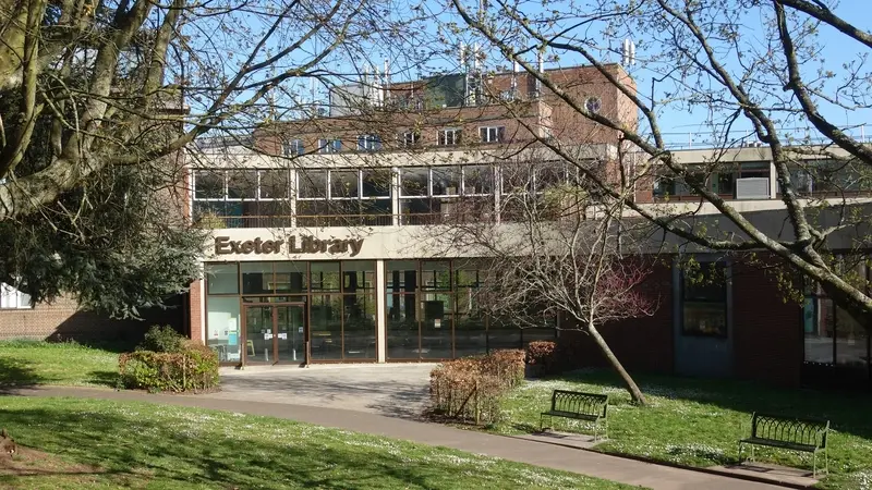 You are currently viewing Devon County Council funding cuts set to reduce core library opening hours by 30%