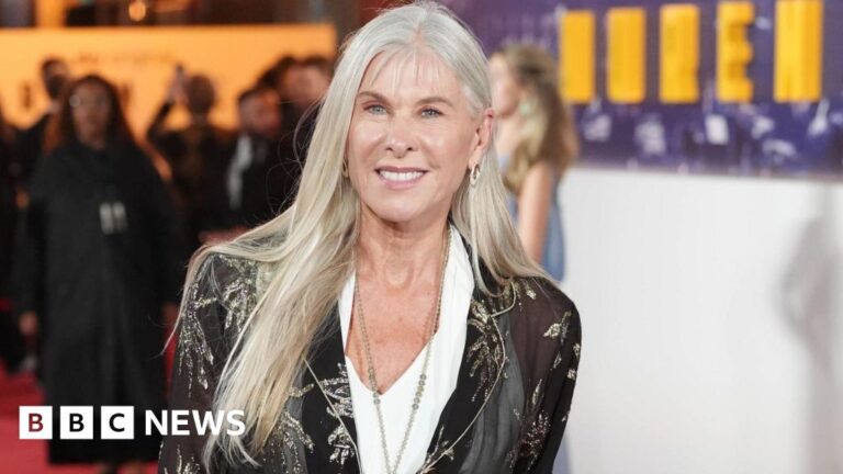 Read more about the article Ex-Olympic swimmer Sharron Davies and Iceland boss Richard Walker among new peers