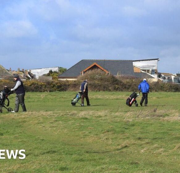 Council looks to ‘maintain access’ to golf course