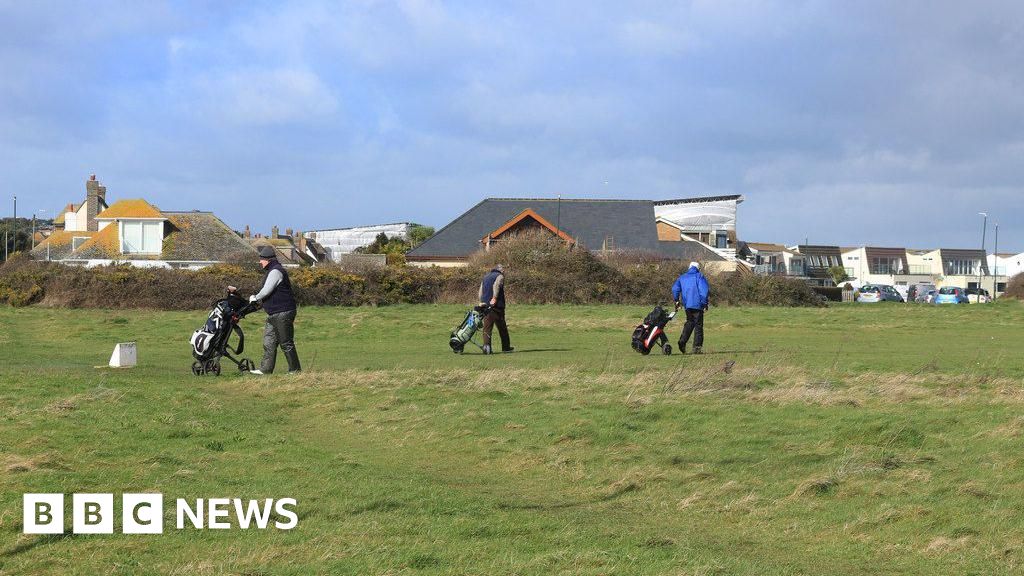 You are currently viewing Council looks to ‘maintain access’ to golf course