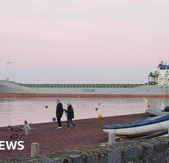 Cargo ship runs aground in Teignmouth harbour