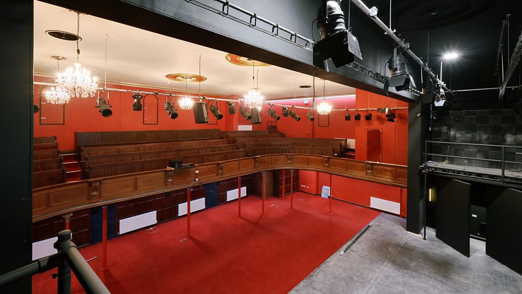 You are currently viewing Panto returns to the St Ives Theatre (Oh yes it has!)