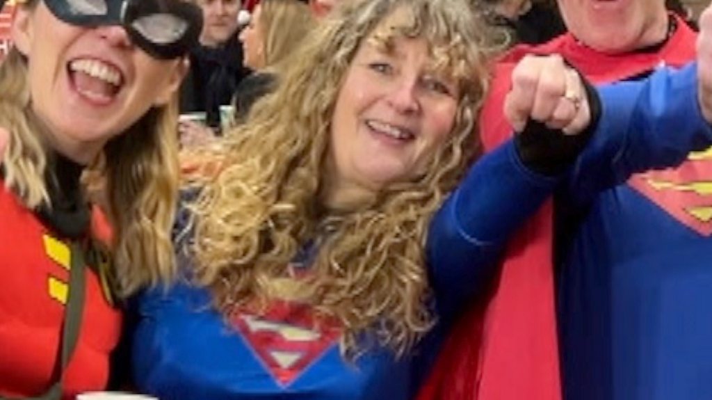 You are currently viewing Darts World Championship fans have Christmas spirit