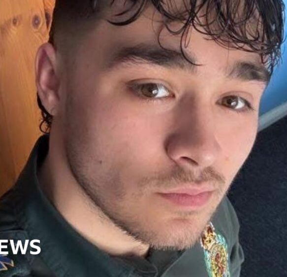 Bristol ambulance call handler walking 35 miles for work charity