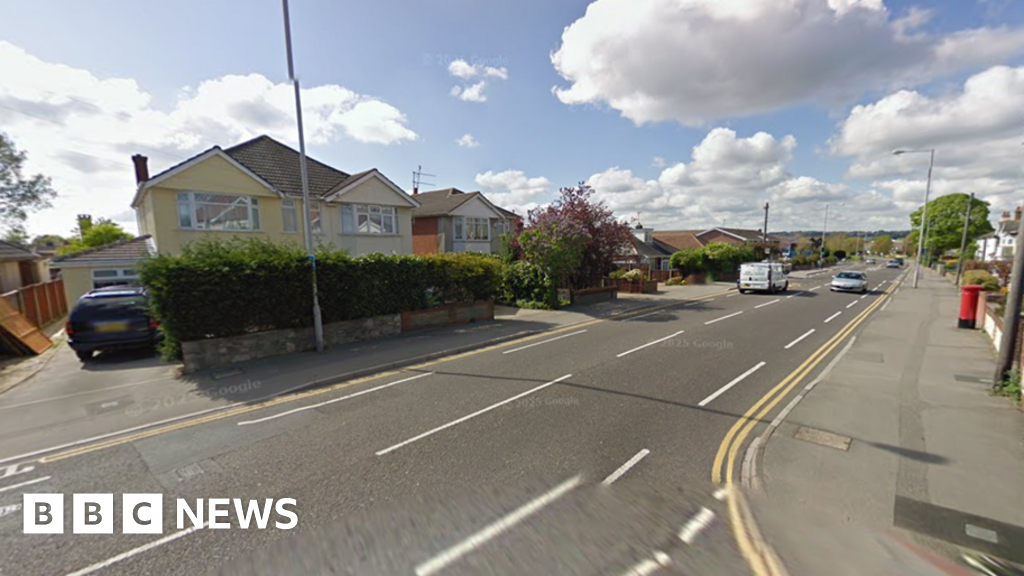 You are currently viewing Man dies in suspected hit-and-run crash in Poole