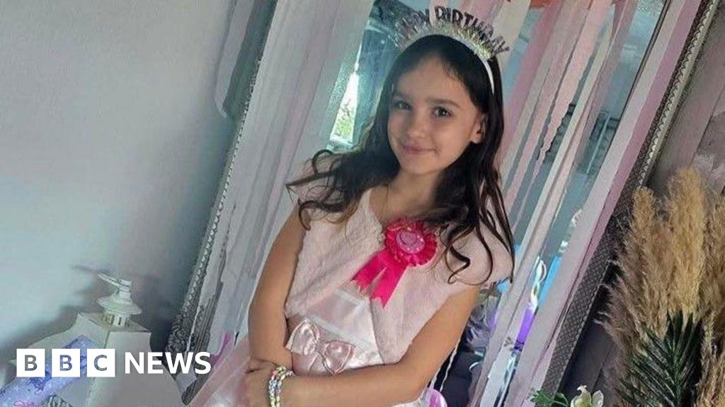 You are currently viewing Girl, 9, died from stab wound to chest, inquest told