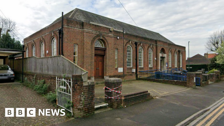 Read more about the article Bournemouth’s Charminster Library shuts after ceiling collapse