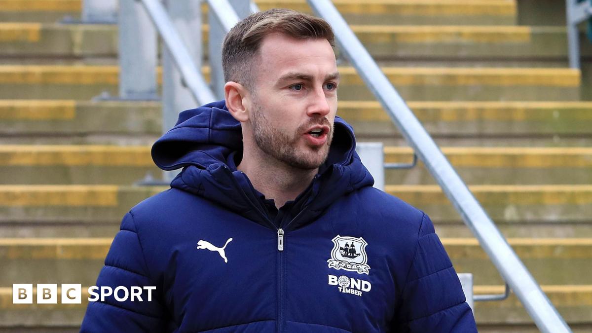 You are currently viewing Joe Ralls: Experienced midfielder extends Plymouth deal
