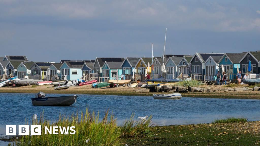 You are currently viewing Mudeford beach hut owners look into legality of council tax rise