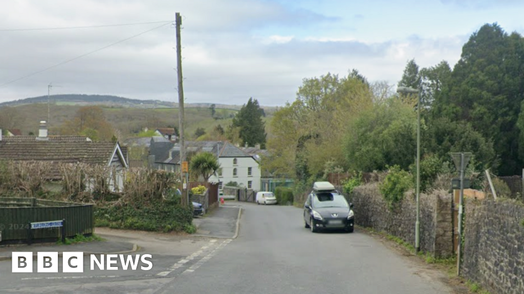 You are currently viewing People evacuated after lorry crash leads to gas leak in Devon