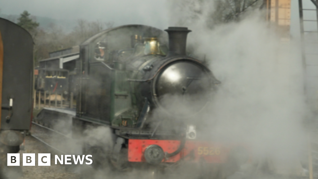 You are currently viewing South Devon steam railway fires up trains for winter gala