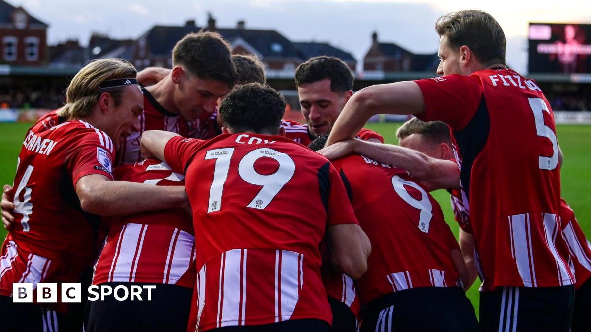 You are currently viewing Gary Caldwell hails ‘fantastic effort’ as Exeter City continue fine form