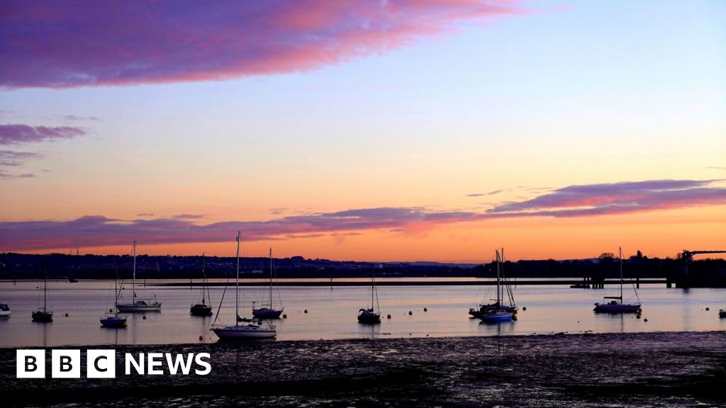You are currently viewing Colourful winter sunrises over the south of England