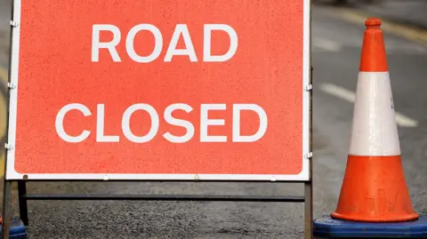 Read more about the article A30 in Devon closed overnight after serious crash