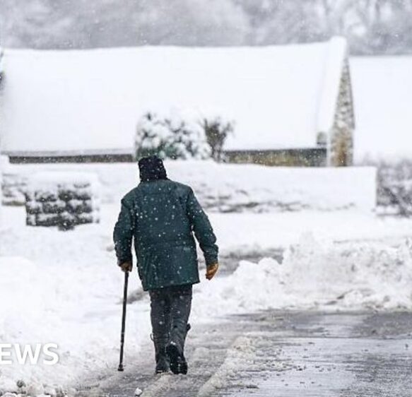 Ice and snow expected to cause travel disruption in wintry start to 2026