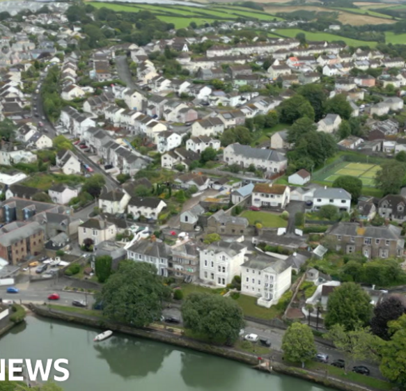 Gas outage hits Devon towns after mains pipe damage