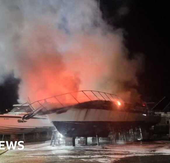 Investigation set to begin after fire engulfs boat in Poole