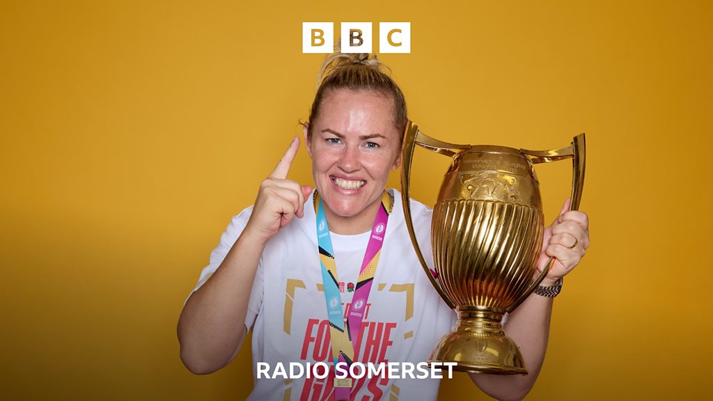 You are currently viewing Rugby hero Marlie Packer awarded OBE